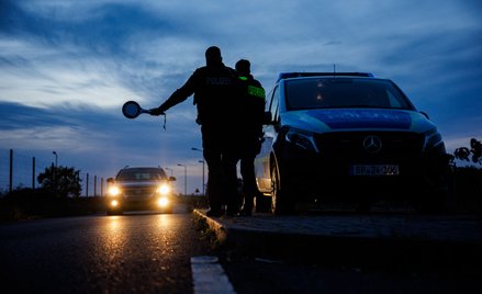 Funkcjonariusze niemieckiej Policji Federalnej (Bundespolizei) podczas patrolu w pobliżu granicy z P