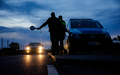 Funkcjonariusze niemieckiej Policji Federalnej (Bundespolizei) podczas patrolu w pobliżu granicy z P