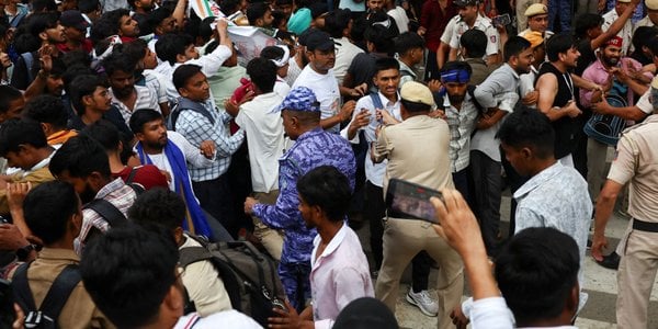Tysiące protestujących w Delhi żądają dymisji ministra edukacji — wyzwanie dla Modiego
