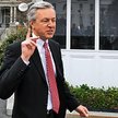 John Stumpf aktywnie popiera republikanów. Udziela się w kilku organizacjach wspierających politykę 