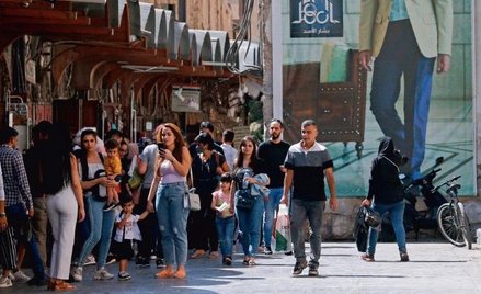 Syryjczycy na ulicach Damaszku nie podejrzewają, że są przedmiotem handlu Rosji i Turcji
