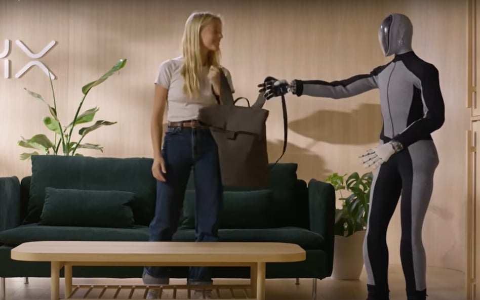 NEO ma 170 cm wzrostu, chodzi i porusza się jak człowiek — na dwóch nogach. W domu jest w stanie spr