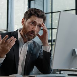 Firmy walczące o wielomilionowe kontrakty zostają pozbawione prawa do sądu i wpychane w cyfrową puła