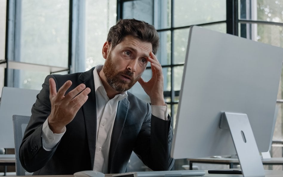 Firmy walczące o wielomilionowe kontrakty zostają pozbawione prawa do sądu i wpychane w cyfrową puła