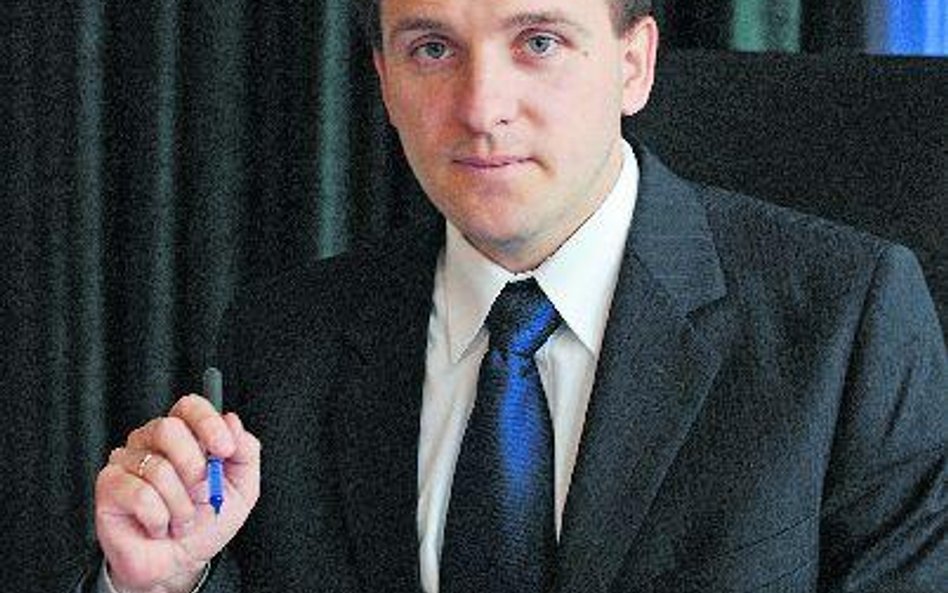 Z biurka Stanisława Kluzy, przewodniczącego KNF, w ostatnim roku zniknęło 10 wniosków dotyczących TF