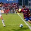 Zawodnik Rakowa Częstochowa Jean Carlos i Bahlul Mustafazada z Karabachu Agdam podczas pierwszego me