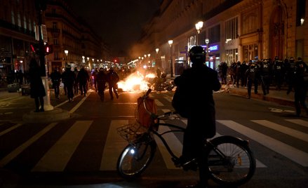 Protesty przeciw reformie emerytalnej w Paryżu