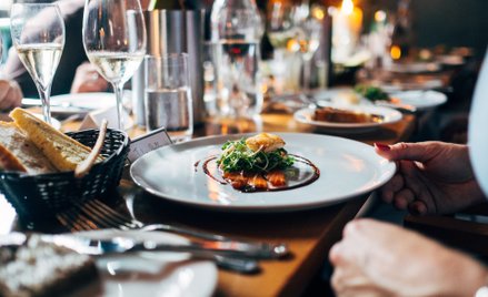 W zestawieniu znalazły się dwie restauracje z Warszawy, jedna z Krakowa, jedna spod Nałęczowa i jedn