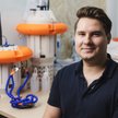 W 2025 r. międzynarodowym zwycięzcą został WaterSense – opracowany przez Filipa Budnego (na zdjęciu)