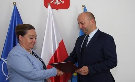 Podsekretarz stanu Łukasz Piebiak wręczył Pani Beacie Waś akt powołania do pełnienia funkcji prezesa