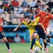 Alvaro Morata walczy o piłkę ze Szwedem Albinem Ekdalem w bezbramkowym meczu w Sewilli pap/EPA/Pierr