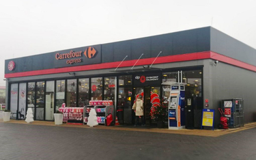 Carrefour walczy z zakazem handlu. Rozwija sklepy na stacjach
