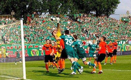 Śląsk Wrocław przegrał ze szkockim Dundee United 2:3 w rewanżowym meczu drugiej rundy eliminacji pił