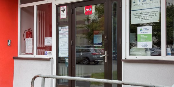Lekarze sprzedają przychodnie POZ dużym sieciom. Eksperci ostrzegają przed konsekwencjami