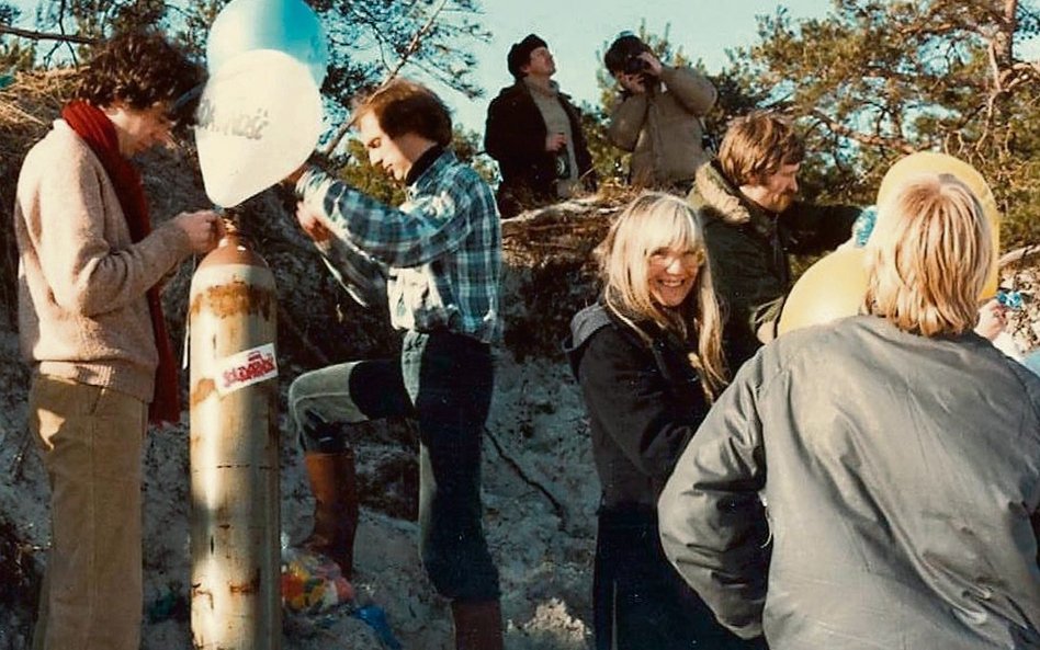 W marcu 1982 r. do naszego kraju trafiło ok. 10 tys. różnokolorowych balonów. Wypuszczał je z duński