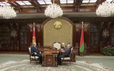 Aleksander Łukaszenko i Iosif Siaredzicz podczas poniedziałkowego spotkania.