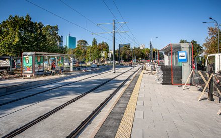 Na sporym odcinku wymieniono także słupy trakcyjne