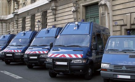 Mężczyzna aresztowany za wciąganie kokainy na policyjnym aucie