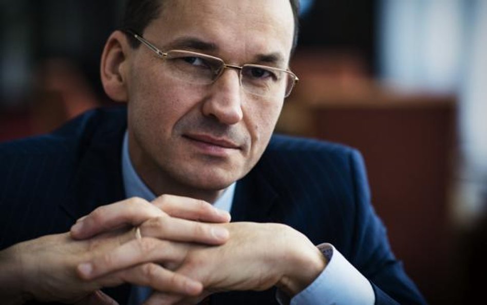 Mateusz Morawiecki w latach 2007 – 2015 był prezesem banku BZ WBK, jest synem Kornela Morawieckiego