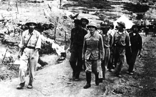 ?Generał Vo Nguyen Giap na polu bitwy pod Dien Bien Phu