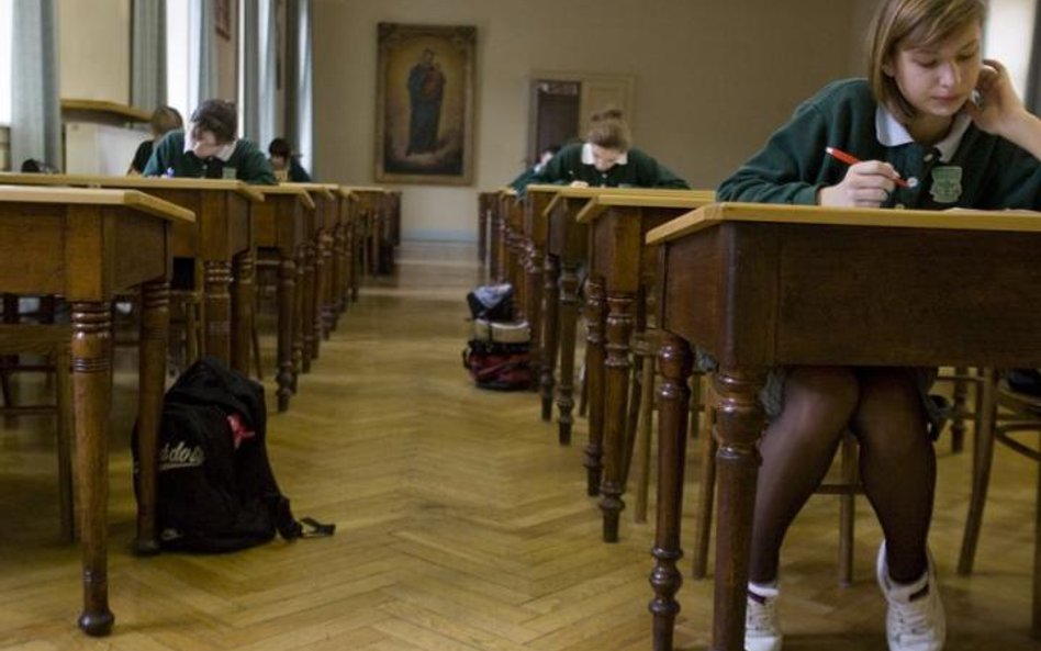 Gdy szkoła żywi i wynajmuje, może płacić wyższy VAT
