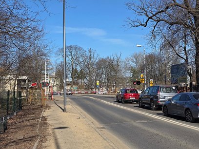 Przejazd kolejowy w Rembertowie, już wkrótce będzie to kadr stricte archiwalny