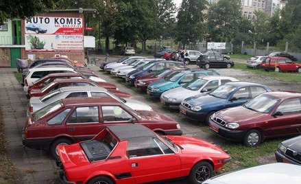 Przy sprzedaży używanego auta zwolnienie z VAT dopiero po sześciu miesiącach