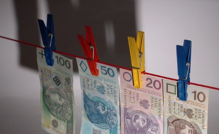 Rząd podniósł płace minimalne. Związkowcy: To dreptanie w miejscu