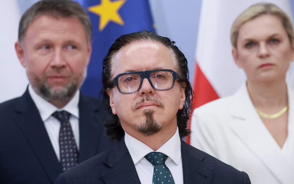 Nowy minister aktywów państwowych Wojciech Balczun podczas konferencji prasowej premiera Donalda Tus