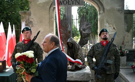 Zastępca szefa IPN Karol Polejowski podczas odsłonięcia pomnika, upamiętnienia Ofiar Zbrodni Wołyńsk