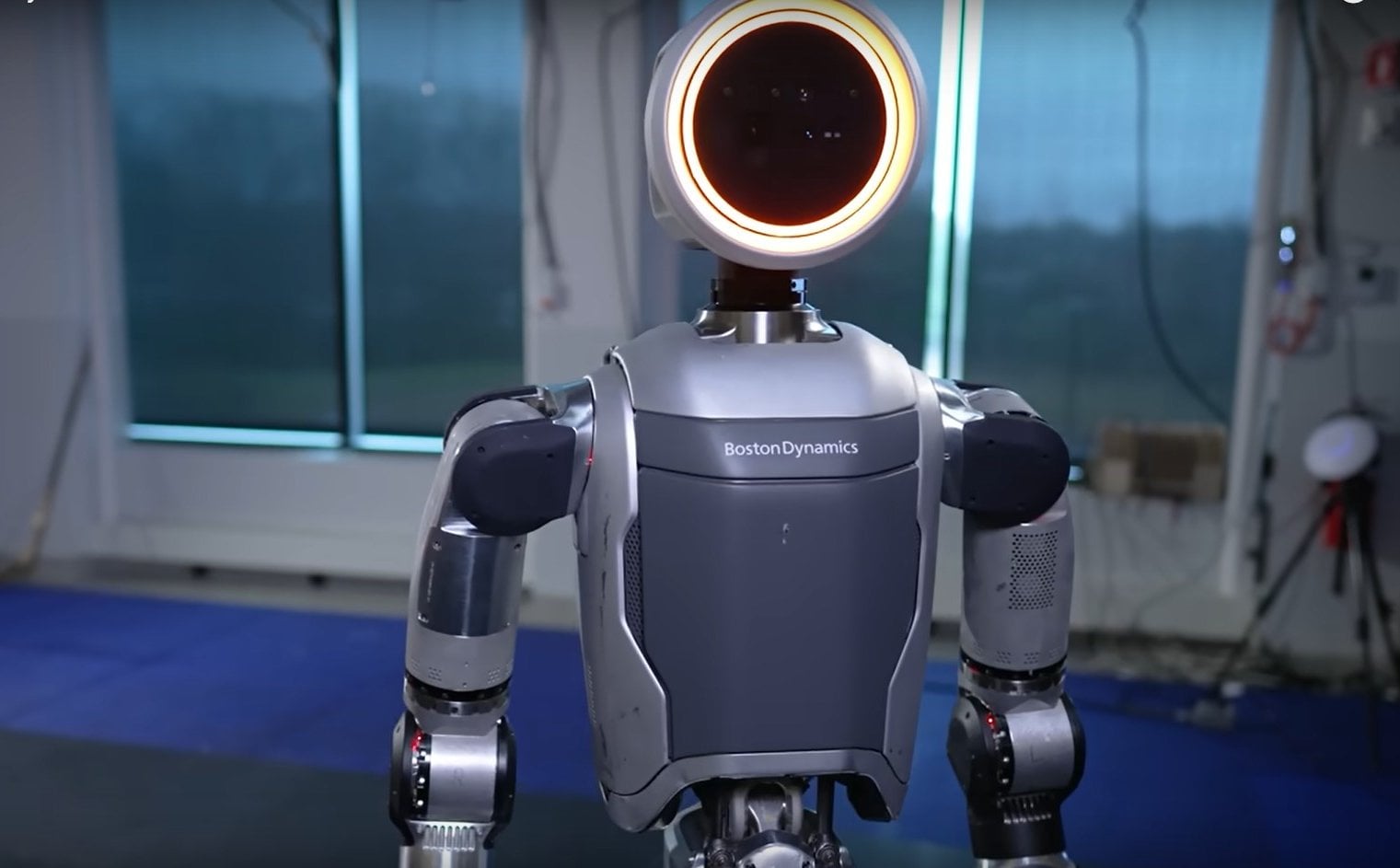 Producent aut przejmuje ikonę robotyki. Celem dziesiątki tysięcy humanoidów