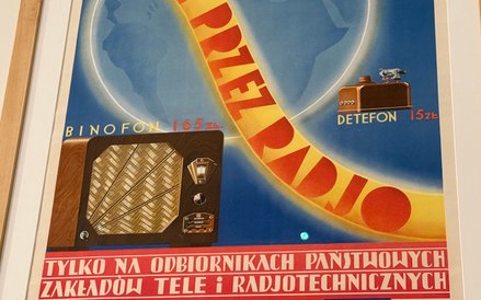 Znajdziemy tu plakaty z różnych epok