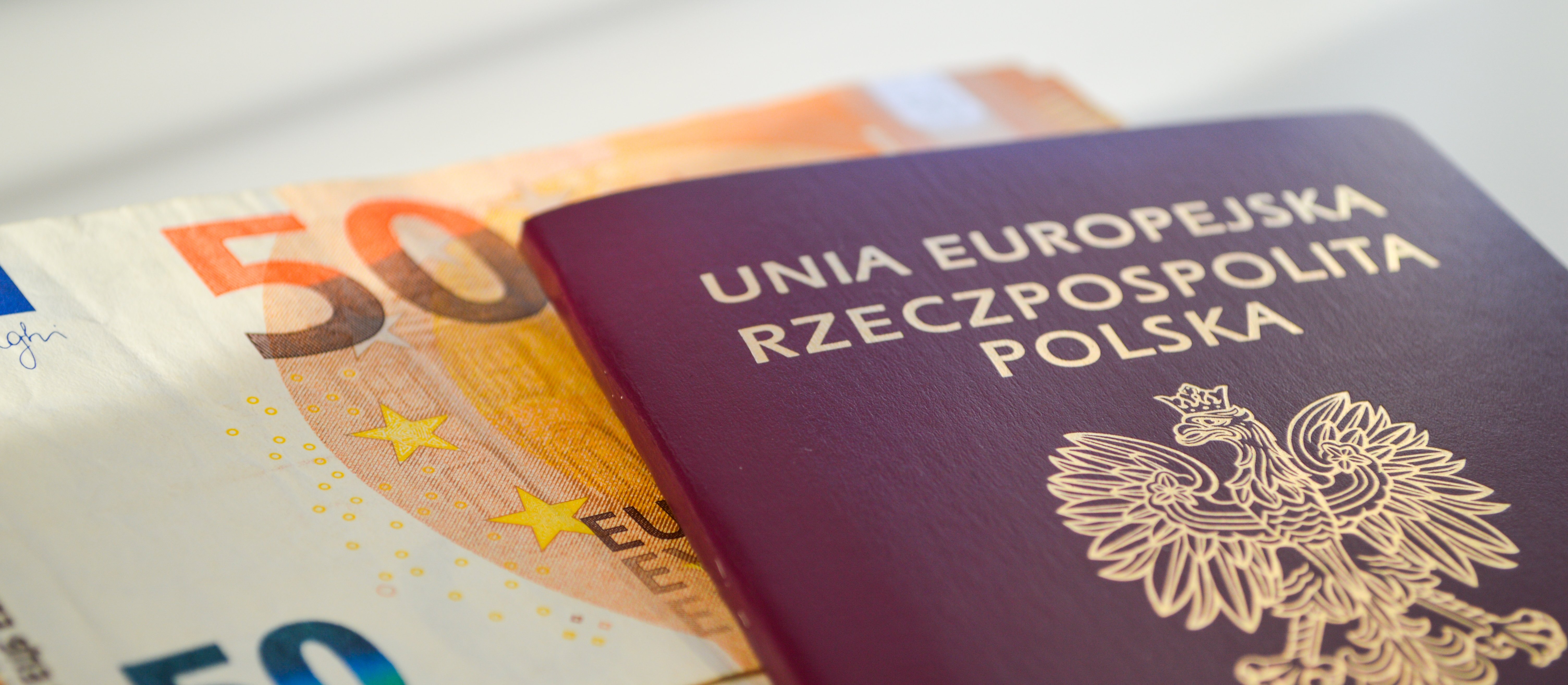 Na zagraniczne wakacje bez gotówki ani rusz
