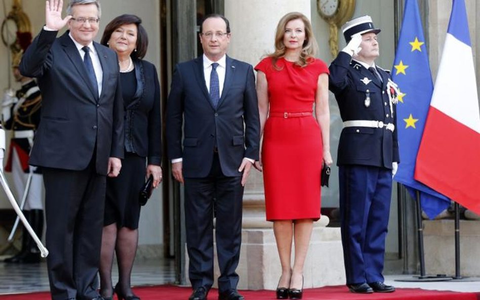 Valerie Trierweiler ma według francuskiego protokołu tytuł partnerki życiowej prezydenta. Przysługuj