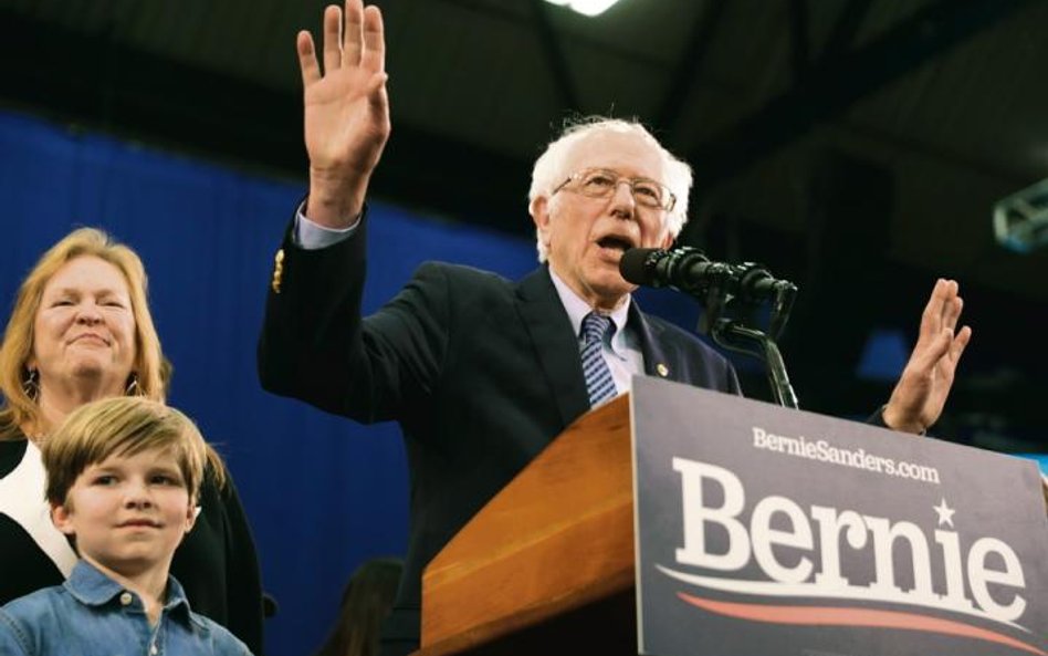 Senator Bernie Sanders (u góry) i Pete Buttigieg uzyskali największe poparcie w pierwszych dwóch pra