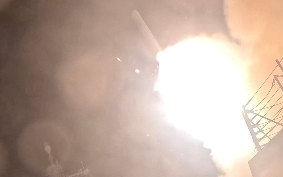 Kadr z nagrania opublikowanego przez CENTCOM ilustrującego atak USA na Iran