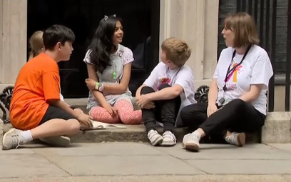 Wielka Brytania: Posłanka w proteście zostawiła syna przed Downing Street 10