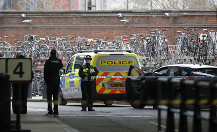 Policjantka przy stacji Waterloo