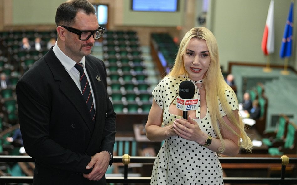 Łukasz Mejza udziela wywiadu Mariannie Schreiber