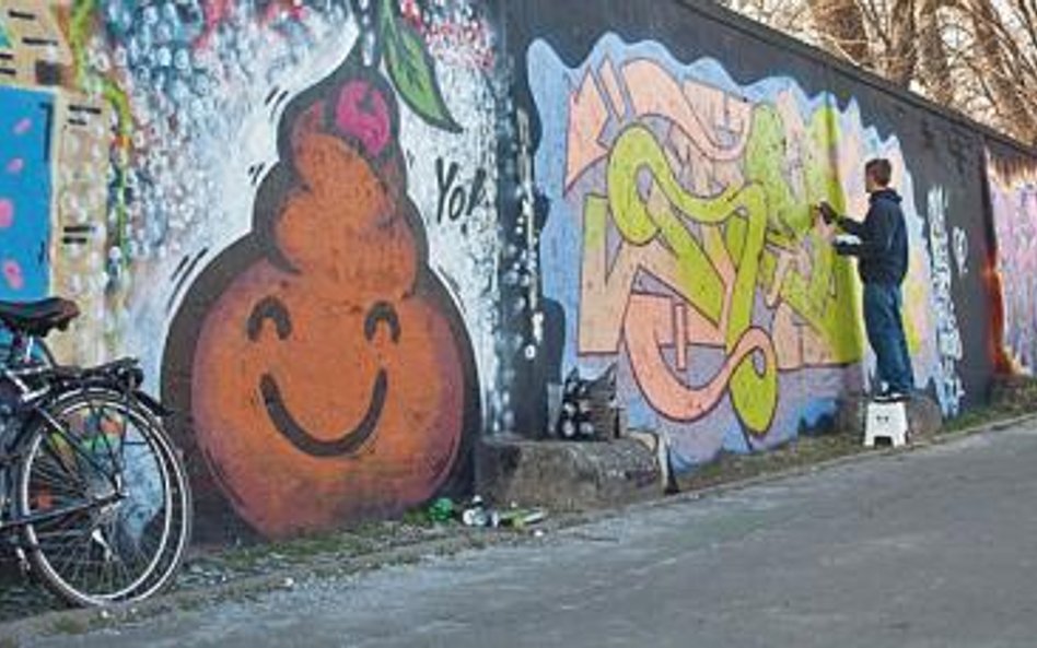 Dzięki konfliktowi służewiecki mur znowu jest na topie