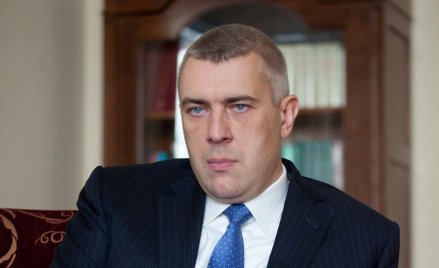 Roman Giertych: Może wprowadzić rozporządzenie wspierające powiększanie piersi?