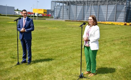 Premier Mateusz Morawiecki oraz minister finansów Magdalena Rzeczkowska podczas konferencji prasowej