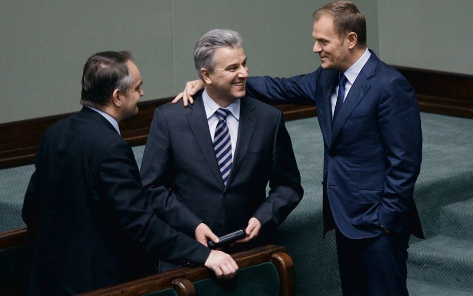 Cezary Grabarczyk w Sejmie jako minister infrastruktury, z lewej Waldemar Pawlak, szef PSL, wiceprem