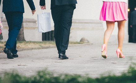 Rosja: Firma zapłaci kobietom więcej za noszenie spódnic