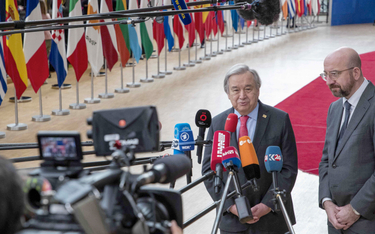 Na brukselskim szczycie pojawił się sekretarz generalny ONZ António Guterres (obok niego z prawej sz