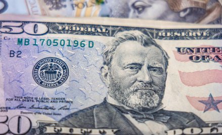 Dolar puka do 4,13 zł