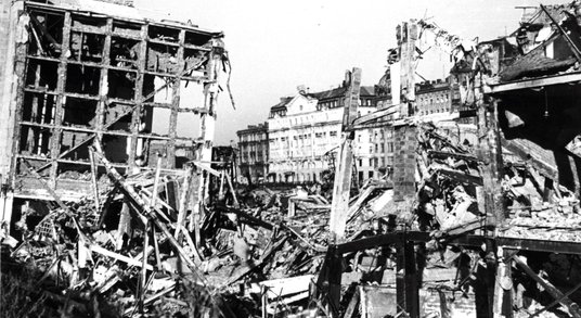 Warszawa, ruiny Dworca Głównego, 1945 r.