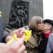 Pomnik Bohaterów Getta w Warszawie. Obchody 73 rocznicy powstania.