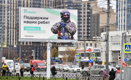Petersburg, reklama funduszu zbierającego środki na zakup sprzętu dla rosyjskich żołnierzy biorących