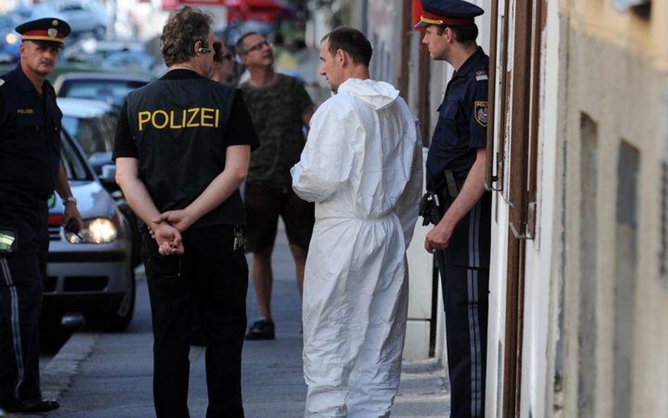 Policjanci na miejscu zdarzenia